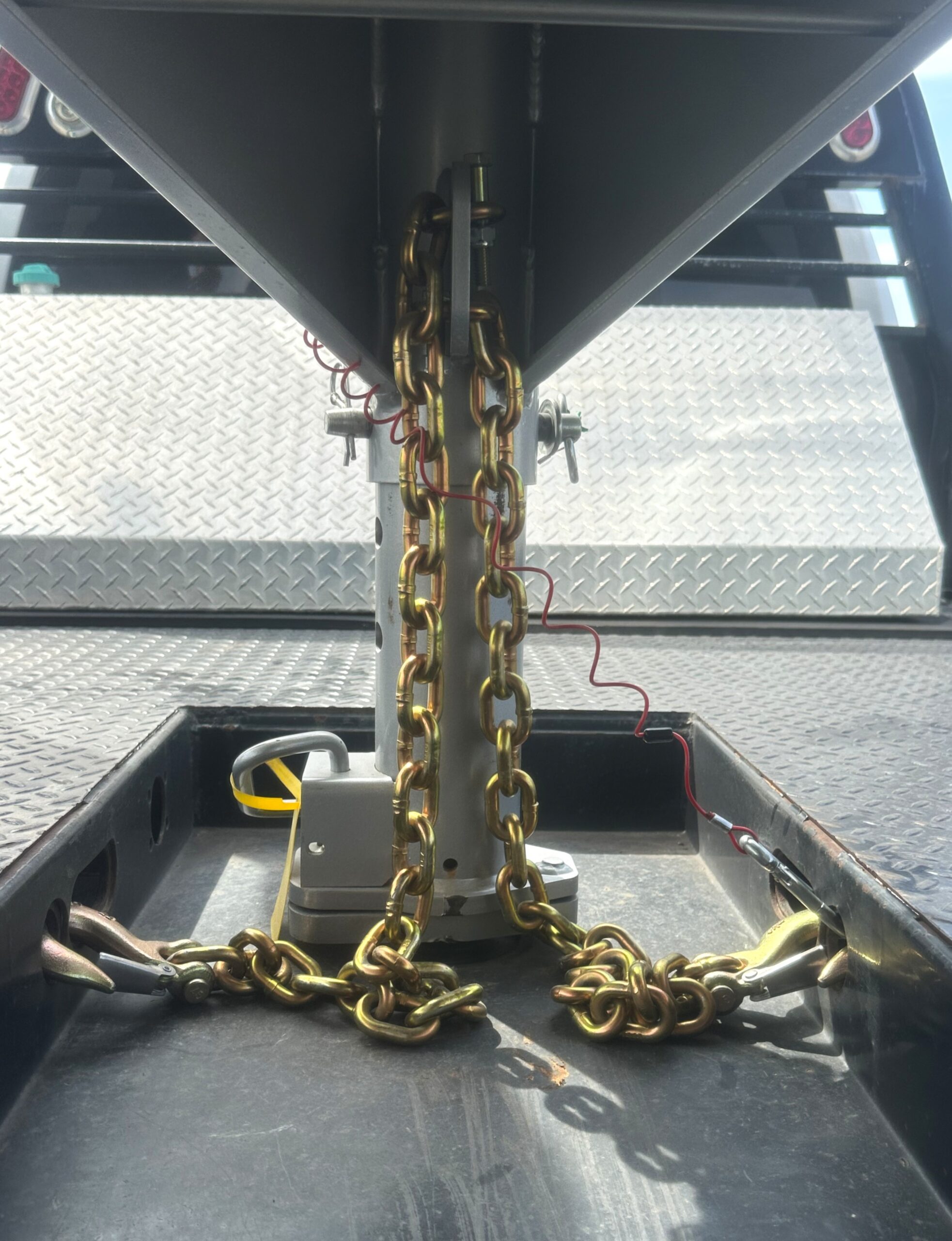 Trailer safety chains